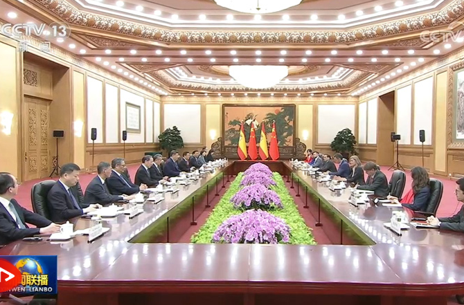 习近平会见西班牙首相桑切斯