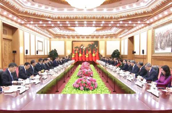独家视频丨习近平同苏林会谈：愿同越方秉持初心 赓续友谊 团结协作 相互支持