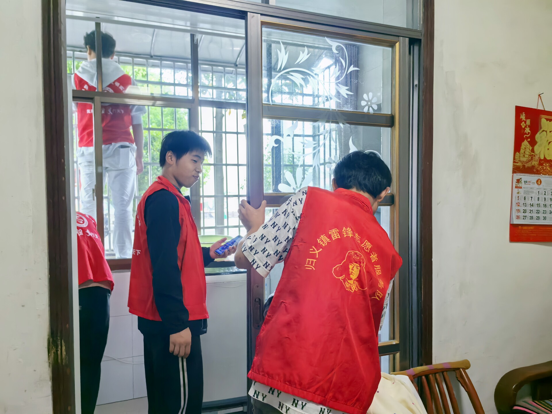 高泉社区：走访老党员，关爱特扶家庭
