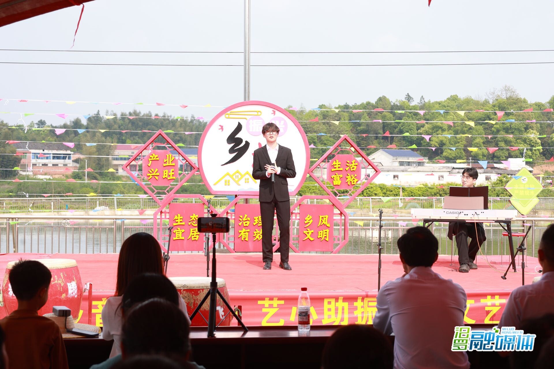 汨罗村民与湖师大学子梦幻联动 一场开在屋场里的音乐会