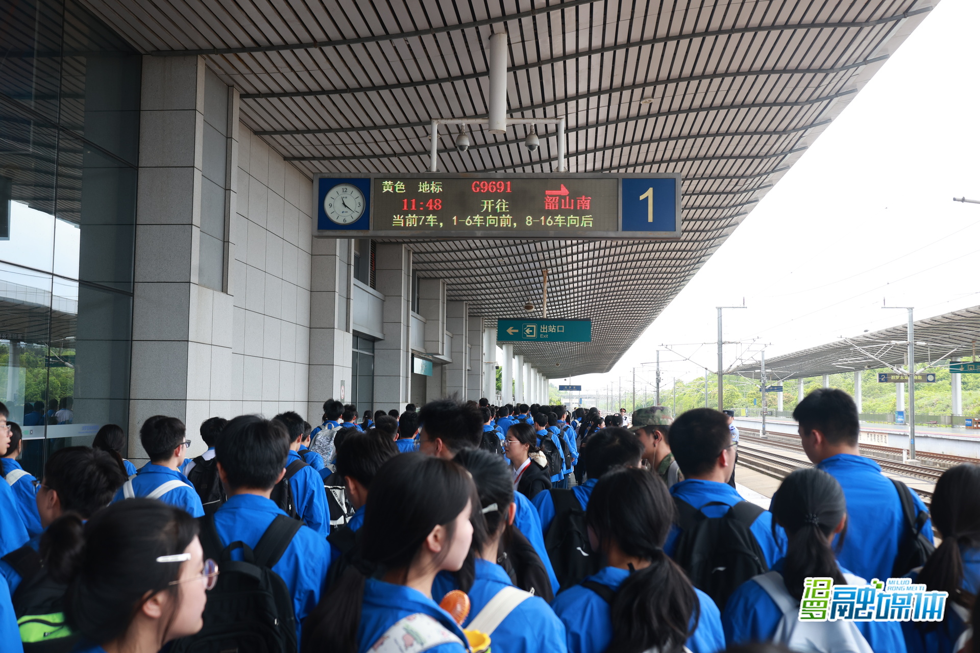 高铁汨罗东站开通韶山研学专线 1100多名平江学生踏上红色之旅