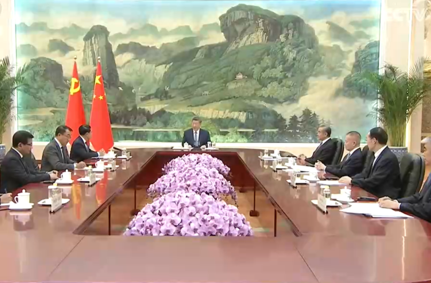 习近平会见老挝人民革命党中央总书记、国家主席特使沙伦赛