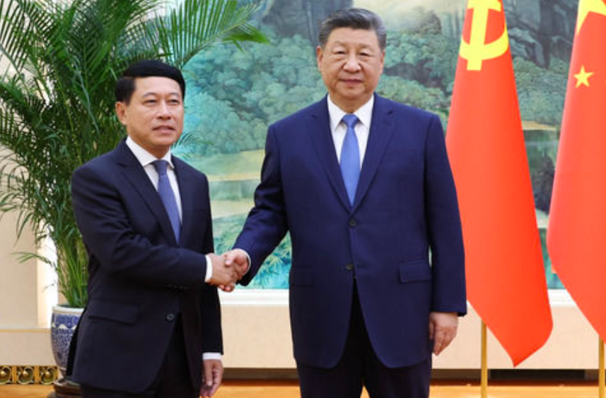 习近平会见老挝人民革命党中央总书记、国家主席特使沙伦赛