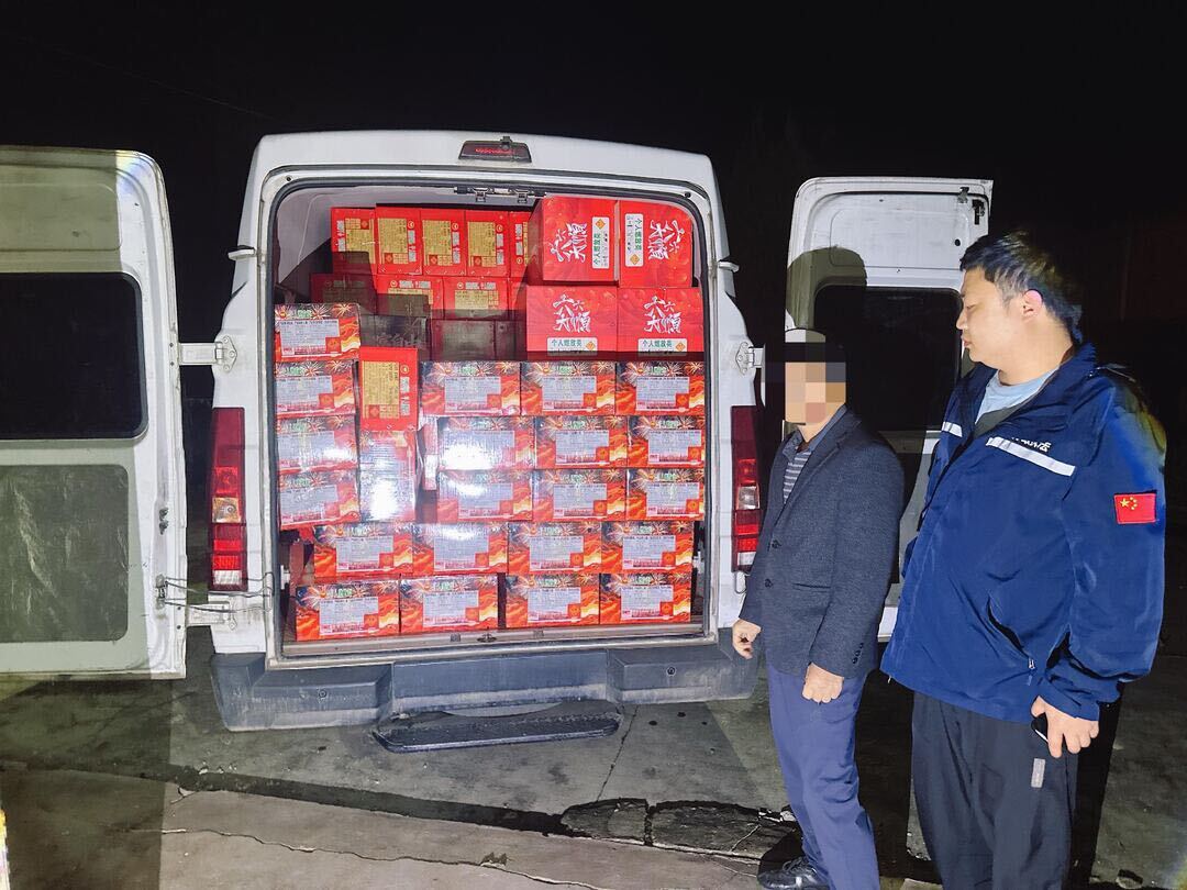 节前亮剑除隐患！汨罗市连夜查处一起非法储运烟花爆竹案件