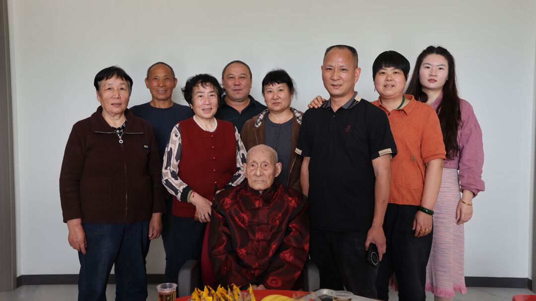 汨罗弼时百岁老人不办寿宴，子女：让老人享清福是最大的孝顺