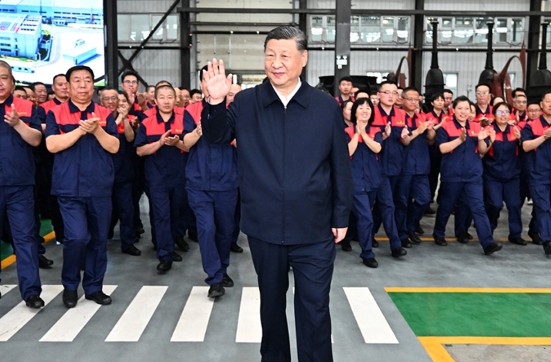 时政微观察丨奋斗，铸就欣欣向荣的中国