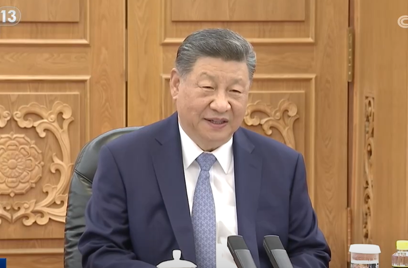 习近平会见文莱王储比拉