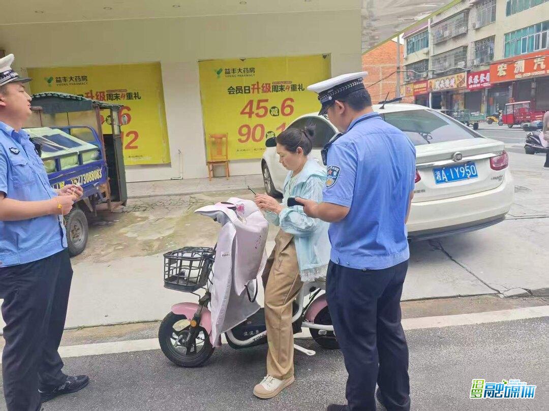 戴好头盔，安全相随！汨罗公安交管开展“一盔一带”整治