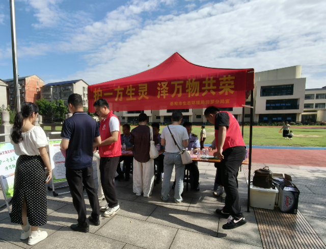 守护生物多样性 共筑生态新家园——岳阳市生态环境局汨罗分局开展国际生物多样性日主题宣传活动