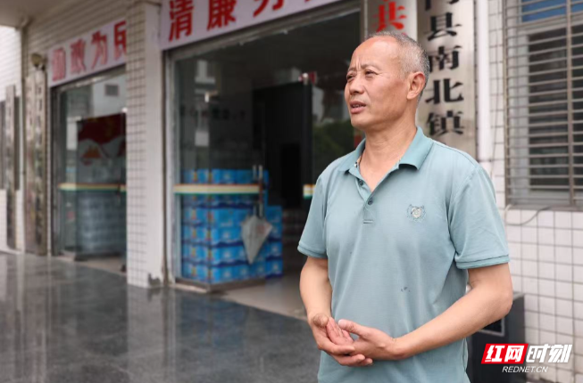 徒步9小时穿越泥石流，他翻山越岭带出8名受困群众
