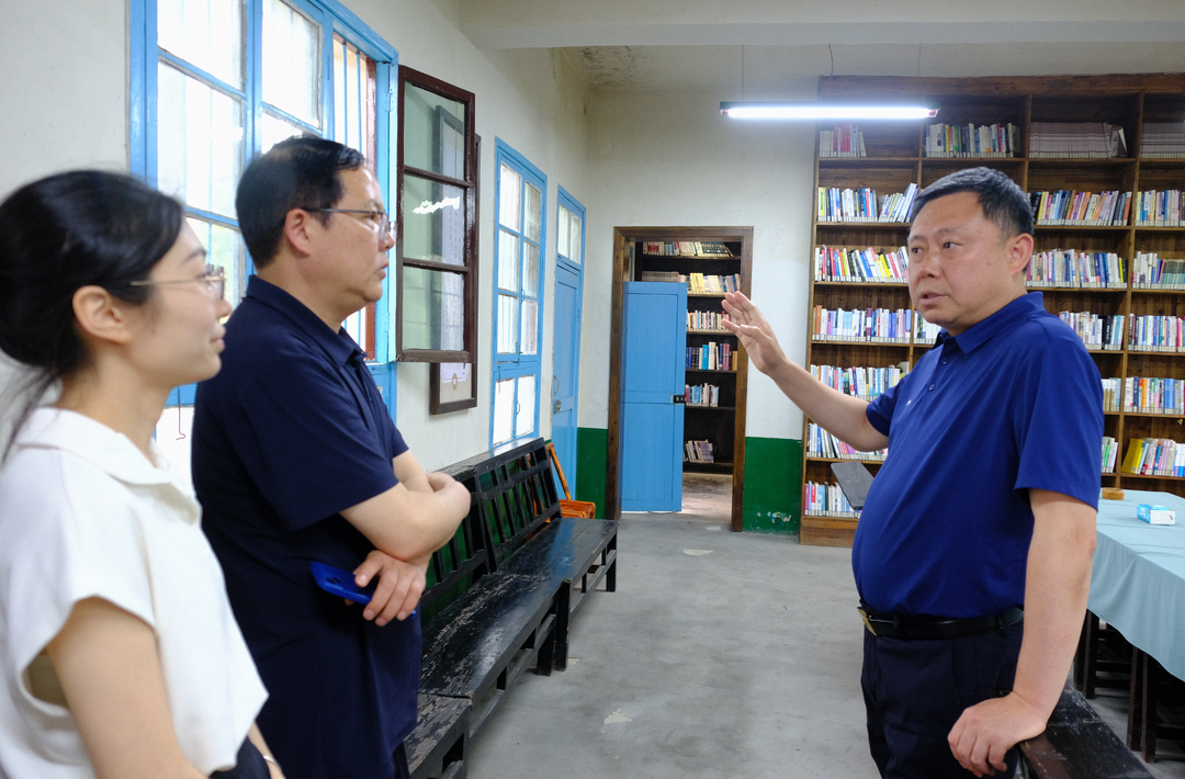 省作协党组书记郭天保来汨罗调研韩少功文学馆与梓园，看望老剧作家甘征文 