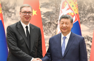 经纬线·习近平主席同武契奇总统会谈，都提到了中塞“钢”“铁”友谊