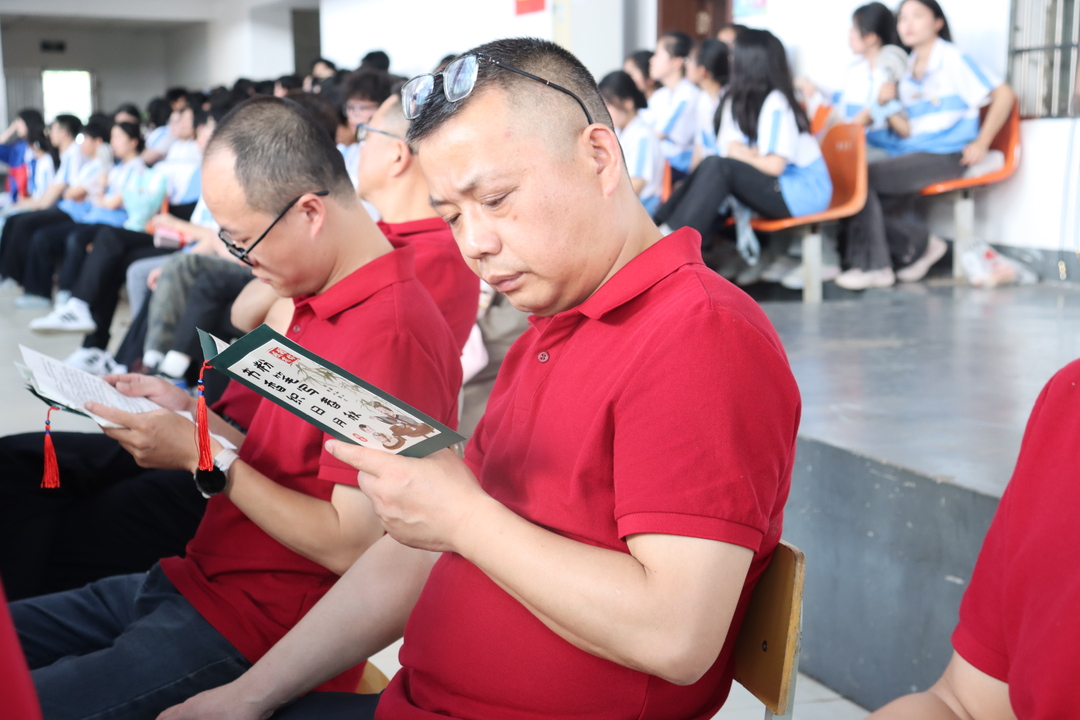 纸短情长，逐梦启程！汨罗二中2026届高三毕业典礼暨成人礼举行