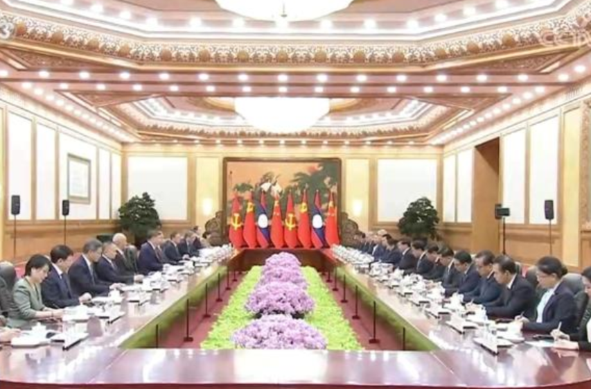 习近平同老挝人民革命党中央总书记、国家主席通伦举行会谈