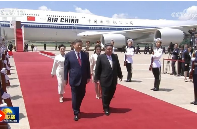 习近平抵达平壤开始对朝鲜进行国事访问
