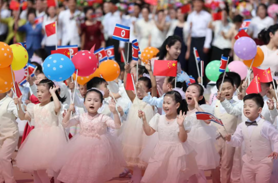 拾光纪·看现场！平壤各界群众和少年儿童热烈欢送习近平