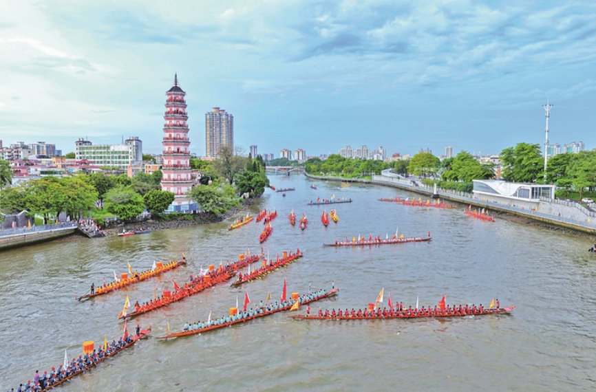 【光明日报】【文化中国行】粽叶飘香情意浓 龙舟竞渡鼓声响