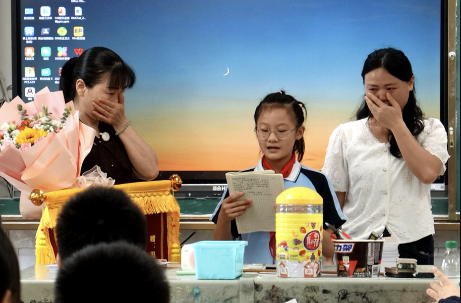 汨罗“轮椅女孩”欣怡毕业谢师恩，藏着最暖的双向奔赴