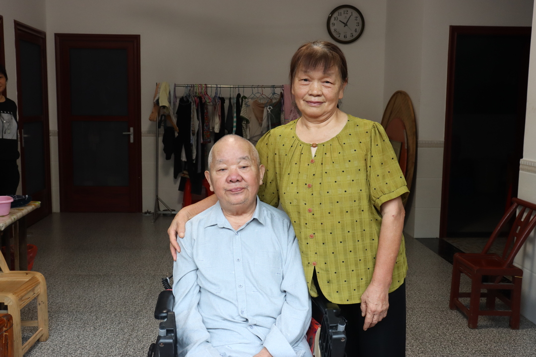 儿孙围坐就是最好的贺礼 川山坪镇老两口生日从不办客