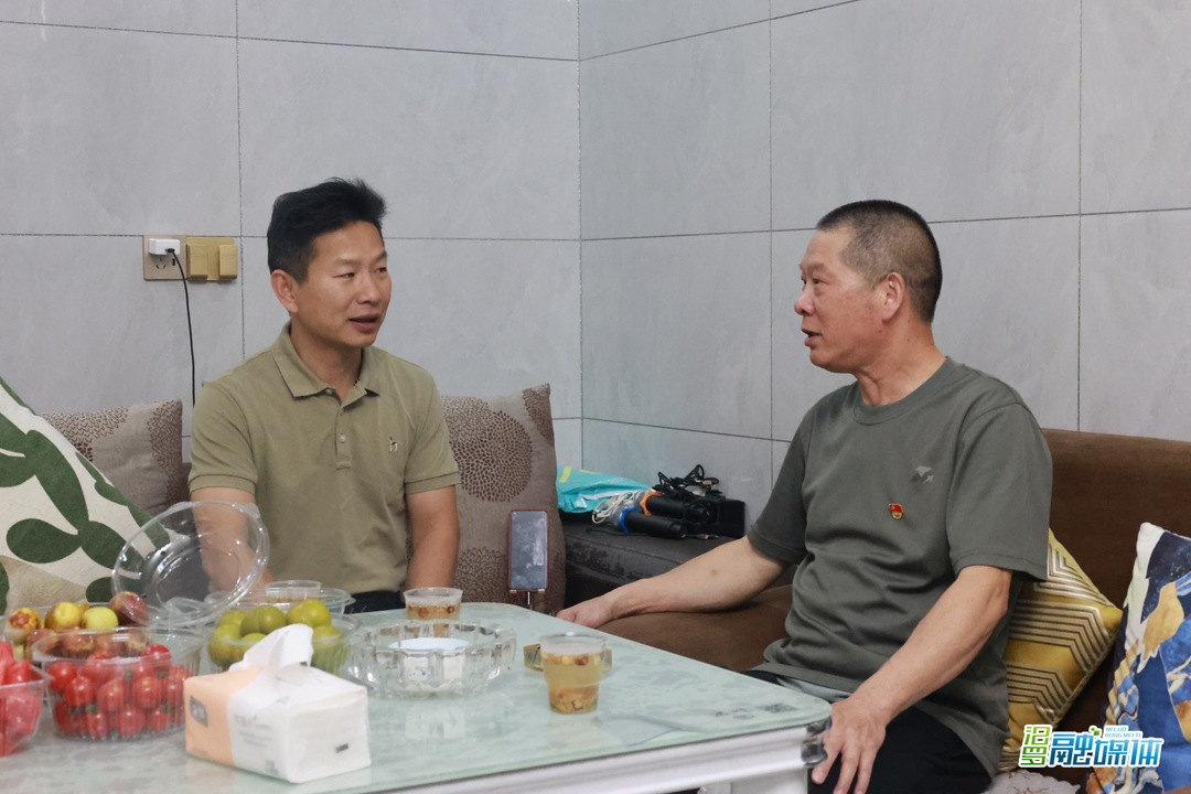 曹陶“七一”前走访慰问离任老干部和困难党员