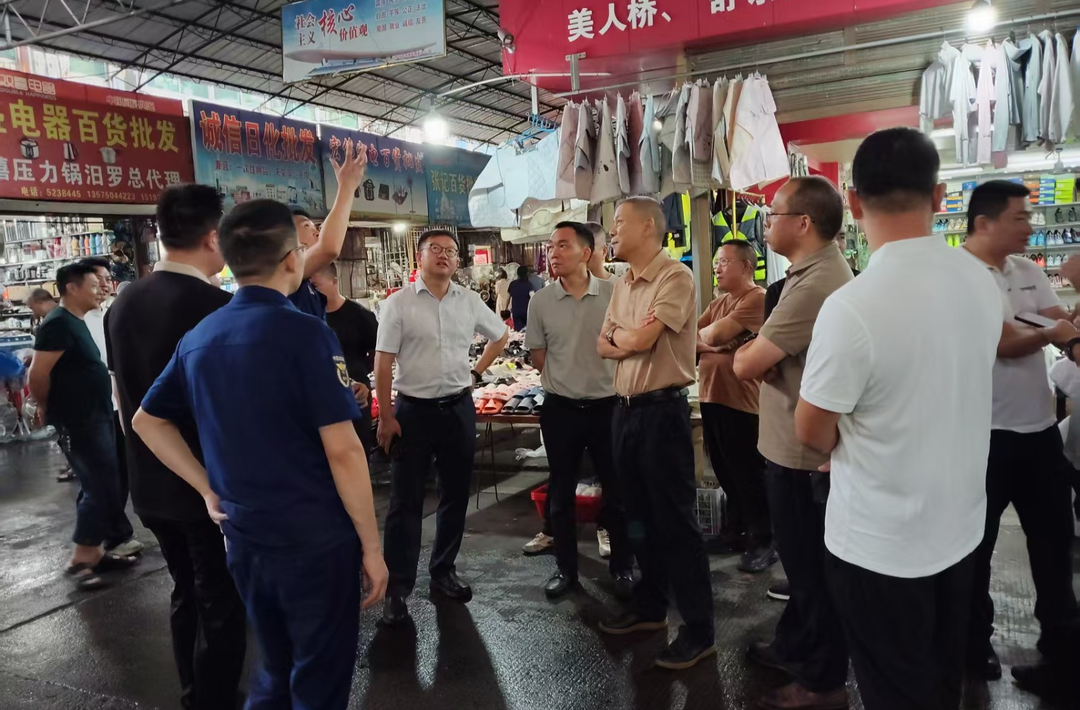 汨罗市开展大市场违规钢架棚隐患排查及拆除整治