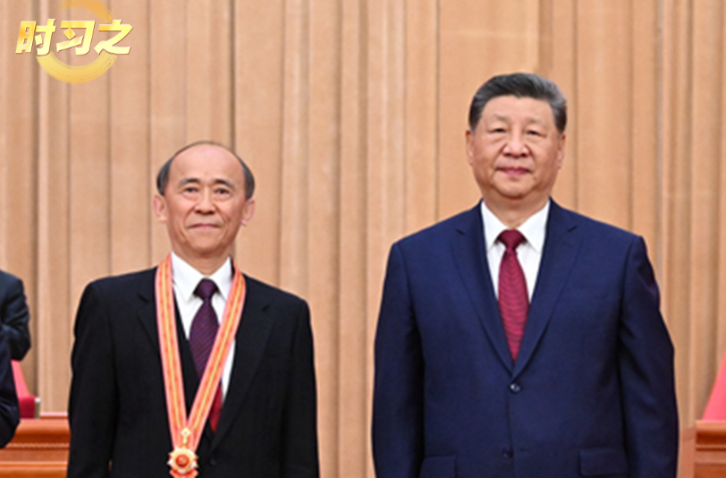 追光的你丨总书记向他们颁授勋章