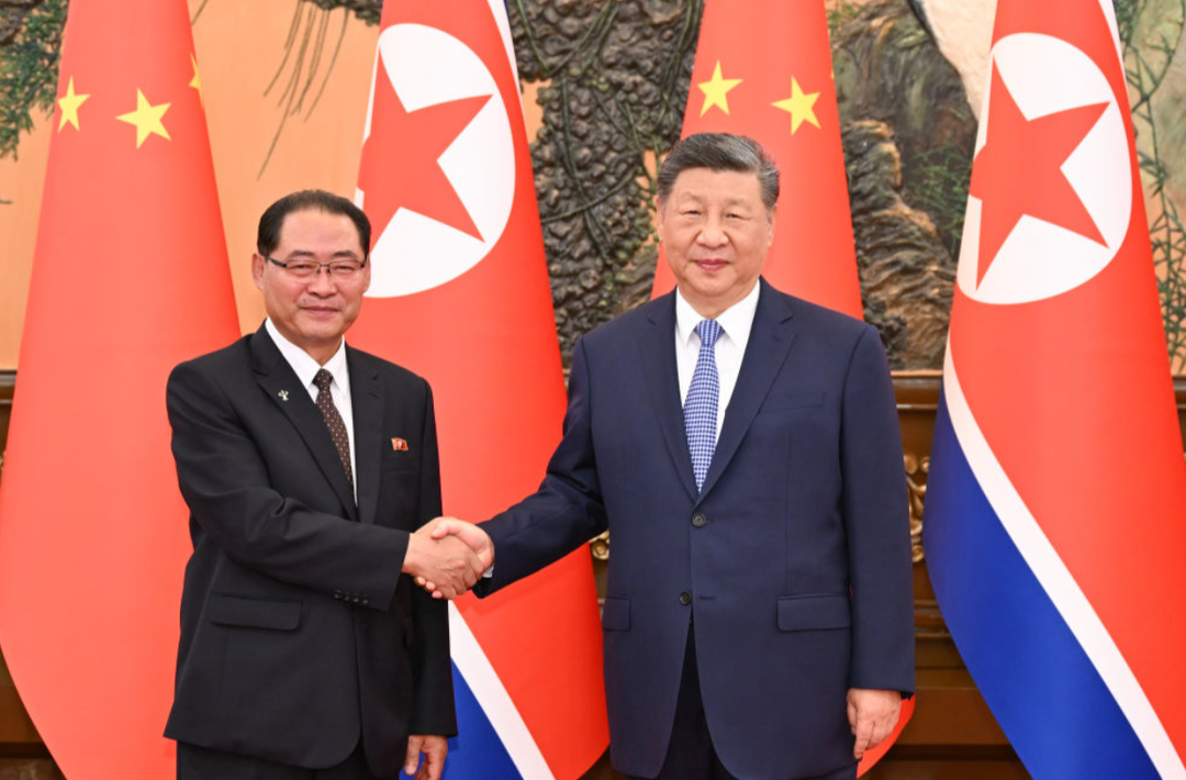 习近平会见朝鲜内阁总理朴泰成