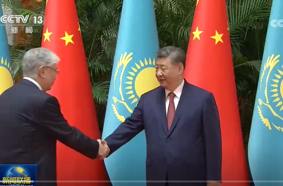 习近平会见哈萨克斯坦总统托卡耶夫
