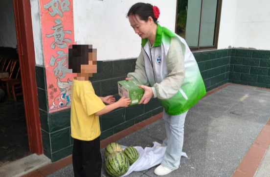 一堂安全课，一份清凉礼！川山坪镇社工站走访留守儿童