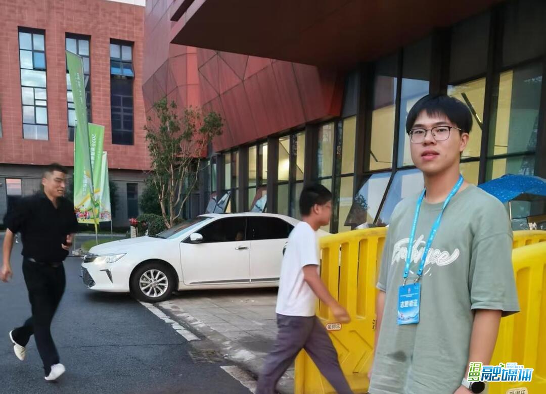 红马甲亮相“村BA”！汨罗镇“返家乡”大学生志愿服务队上岗