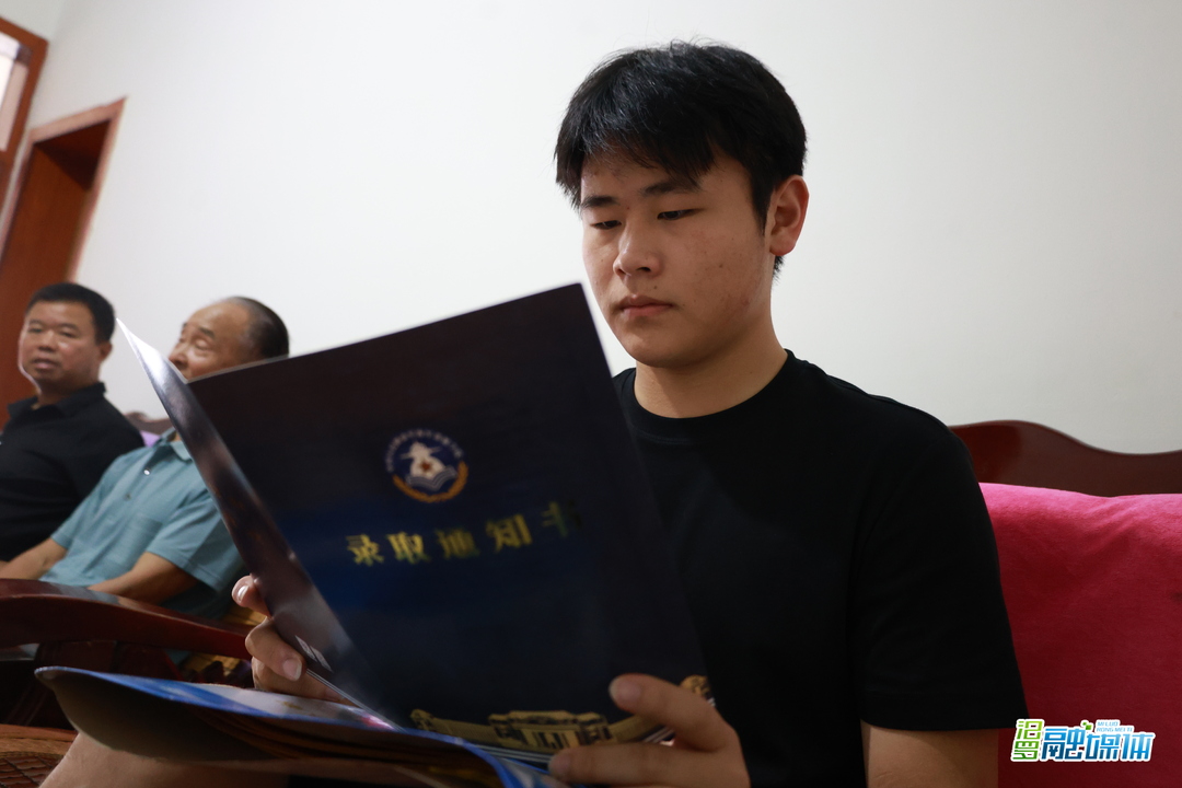 汨罗白塘学子604分圆梦军校不办升学宴，为全村移风易俗树典范