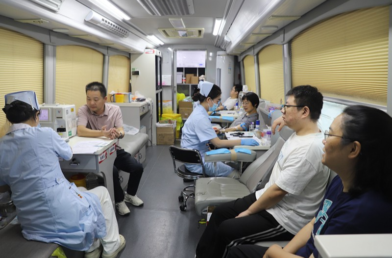 汨罗市检察院21名干警献血8100毫升