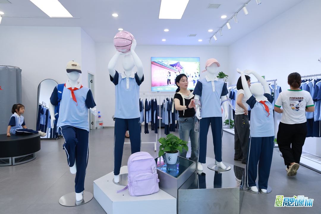岳阳市“一市一款”校服夏装汨罗开售，85元/套起