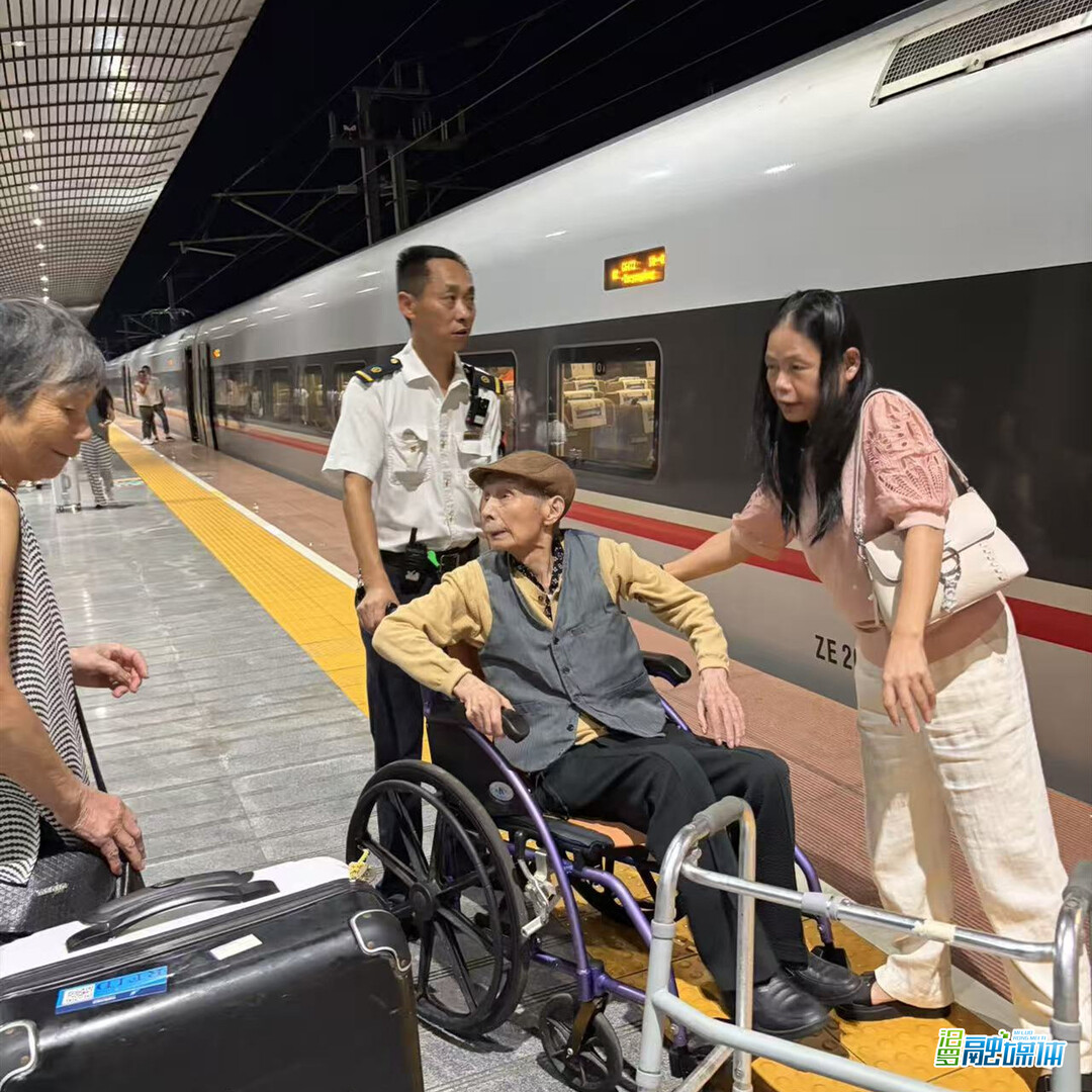 九旬老人出站不便，高铁汨罗东站工作人员暖心相助