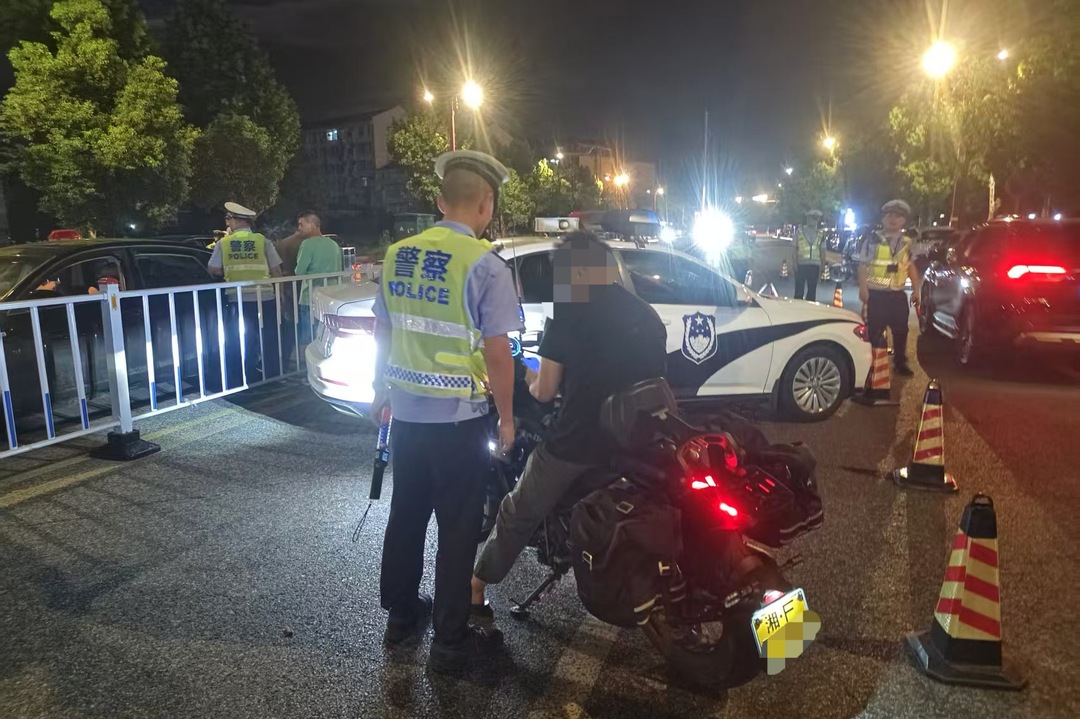夜查不止查酒驾！汨罗交管同步整治酒驾与飙车炸街乱象