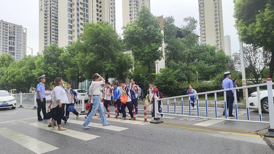 新学期，汨罗公安交管“护学模式”准时上线