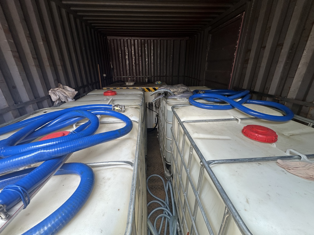 近3吨汽油藏身改装货车！汨罗首例违规运输危险化学品行刑衔接案件犯罪嫌疑人被刑拘