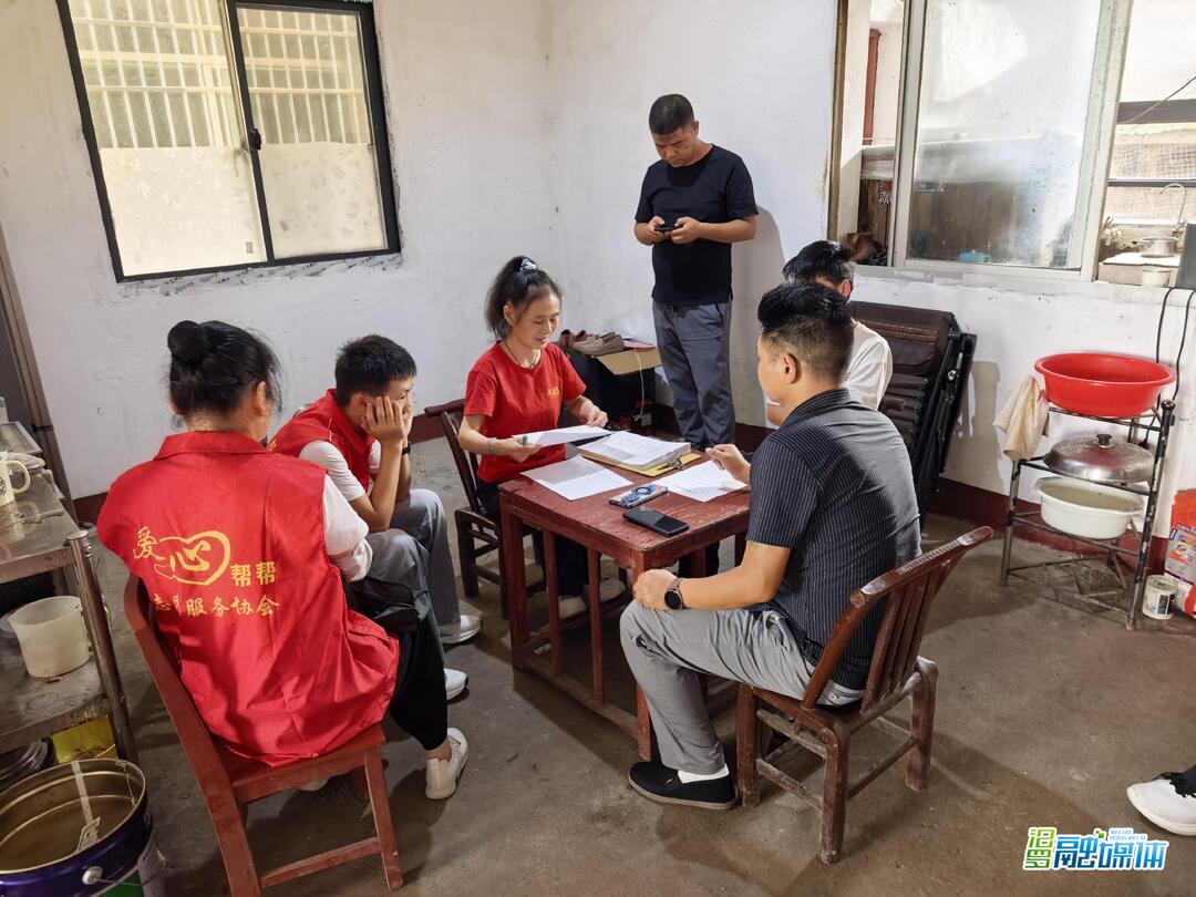 20余年助学路！从湘西大山到洞庭湖畔，从一个人到一群人——汨罗乡友郑辉煌的爱心长跑
