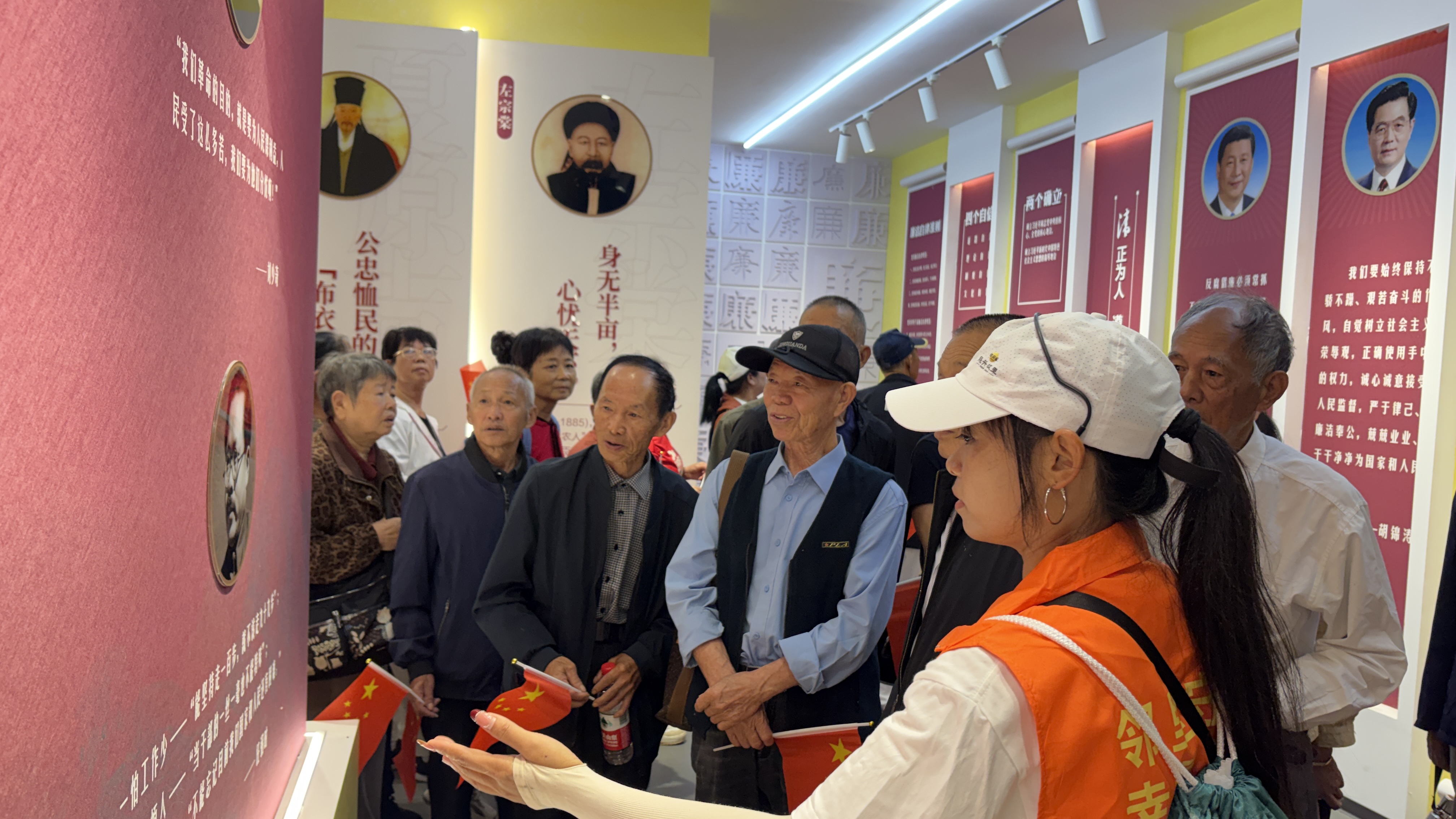 缅怀先烈、赏秋出游！汨罗200余名老人度过特别的一天