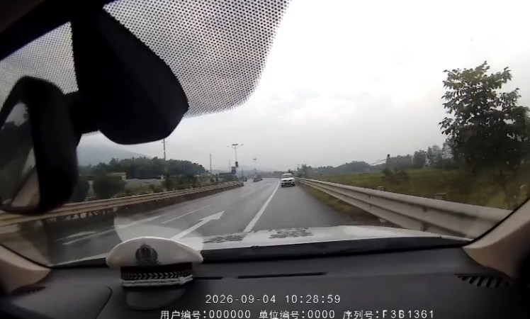 逆行不可取！汨罗公安交管查处一起机动车逆向行驶违法行为