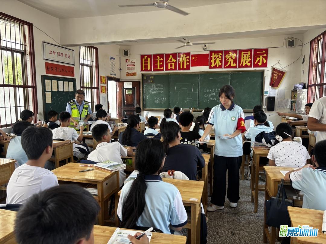 “小宣传员”上线！汨罗公安交管走进长乐中学上安全课