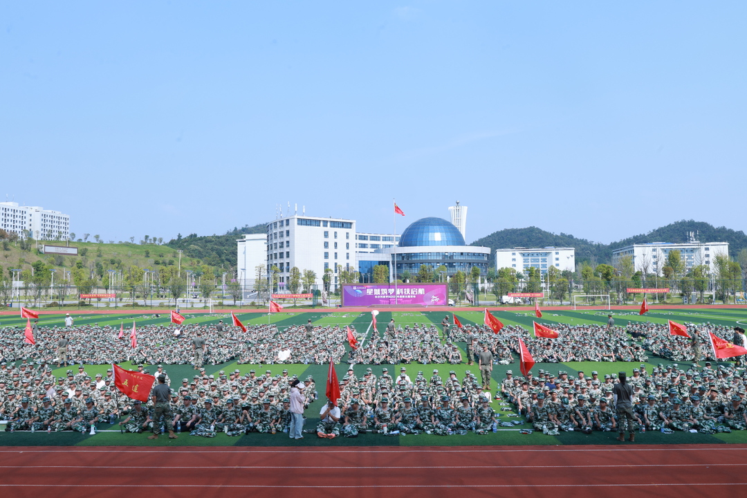 近2000名大一新生听反诈，汨罗网络安全宣传周进校园