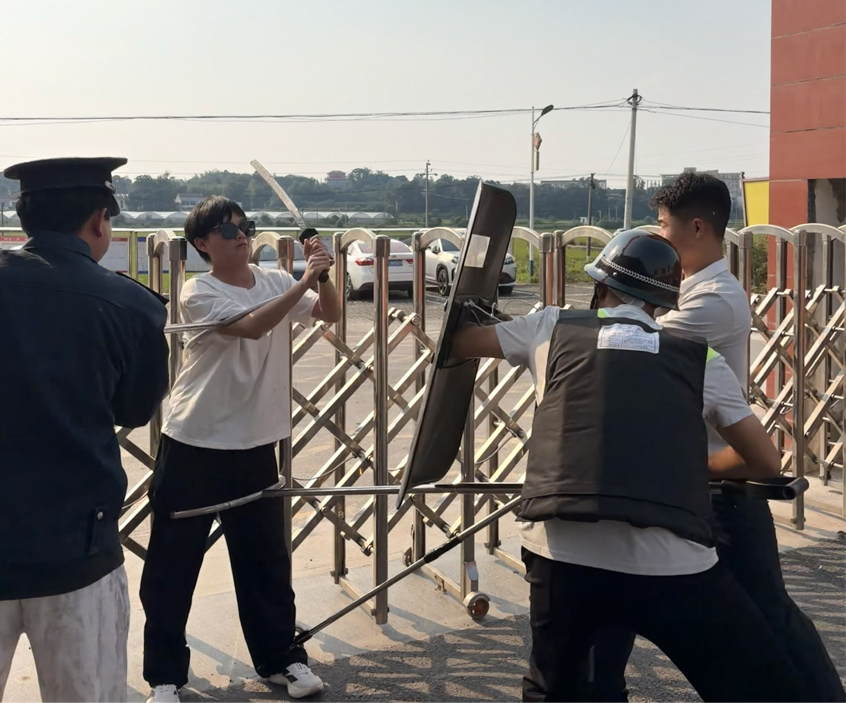 大荆镇中心小学开展反恐防暴应急演练