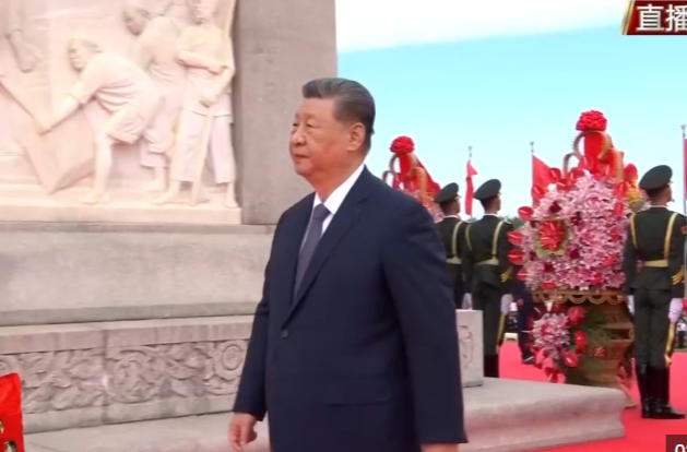独家视频丨习近平等党和国家领导人瞻仰人民英雄纪念碑