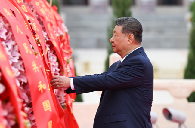 烈士纪念日向人民英雄敬献花篮仪式在京隆重举行 习近平等党和国家领导人出席