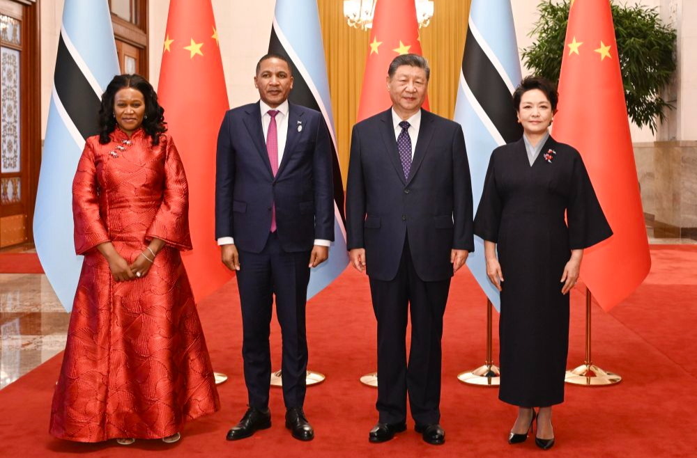 习近平同博茨瓦纳总统博科会谈