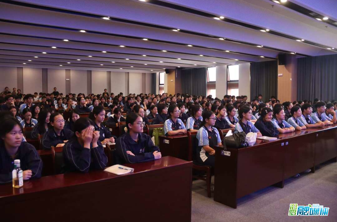 汨罗市人民法院巡回法庭暨法治教育专题讲座走进汨罗一中 