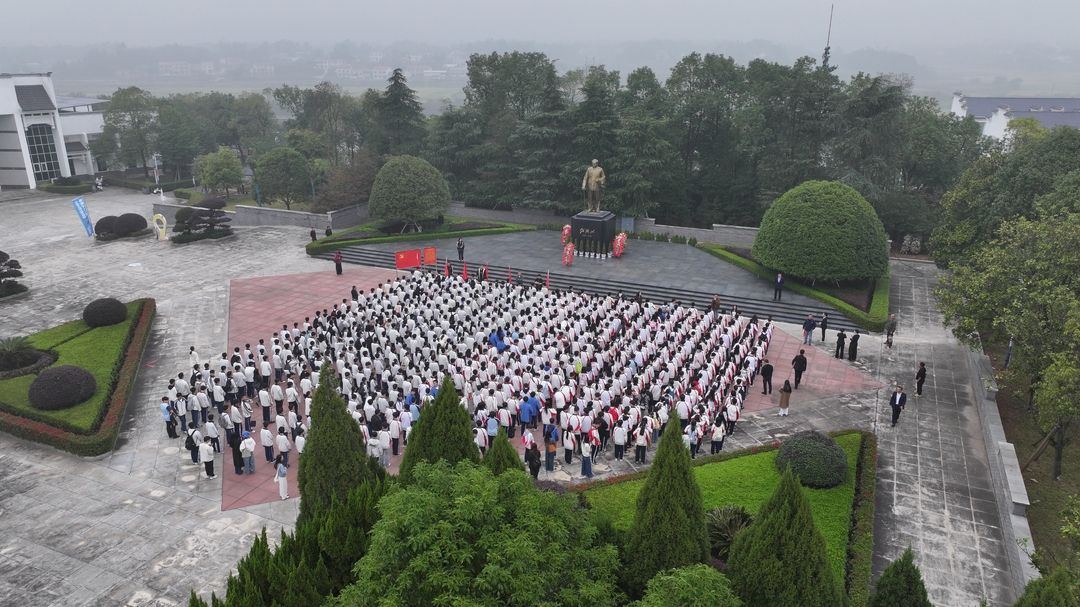 诵屈子离骚，承骆驼风骨，扬龙舟奋楫！汨罗博雅中学开展实景研学活动