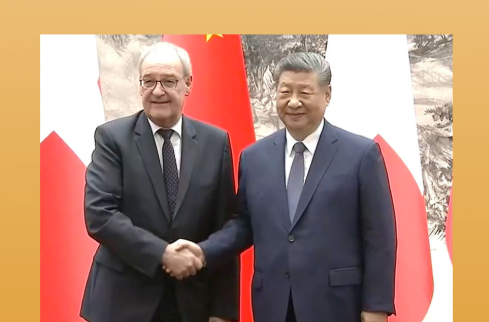 此行间·习主席见证的这场签字仪式，升级了一项自贸协定