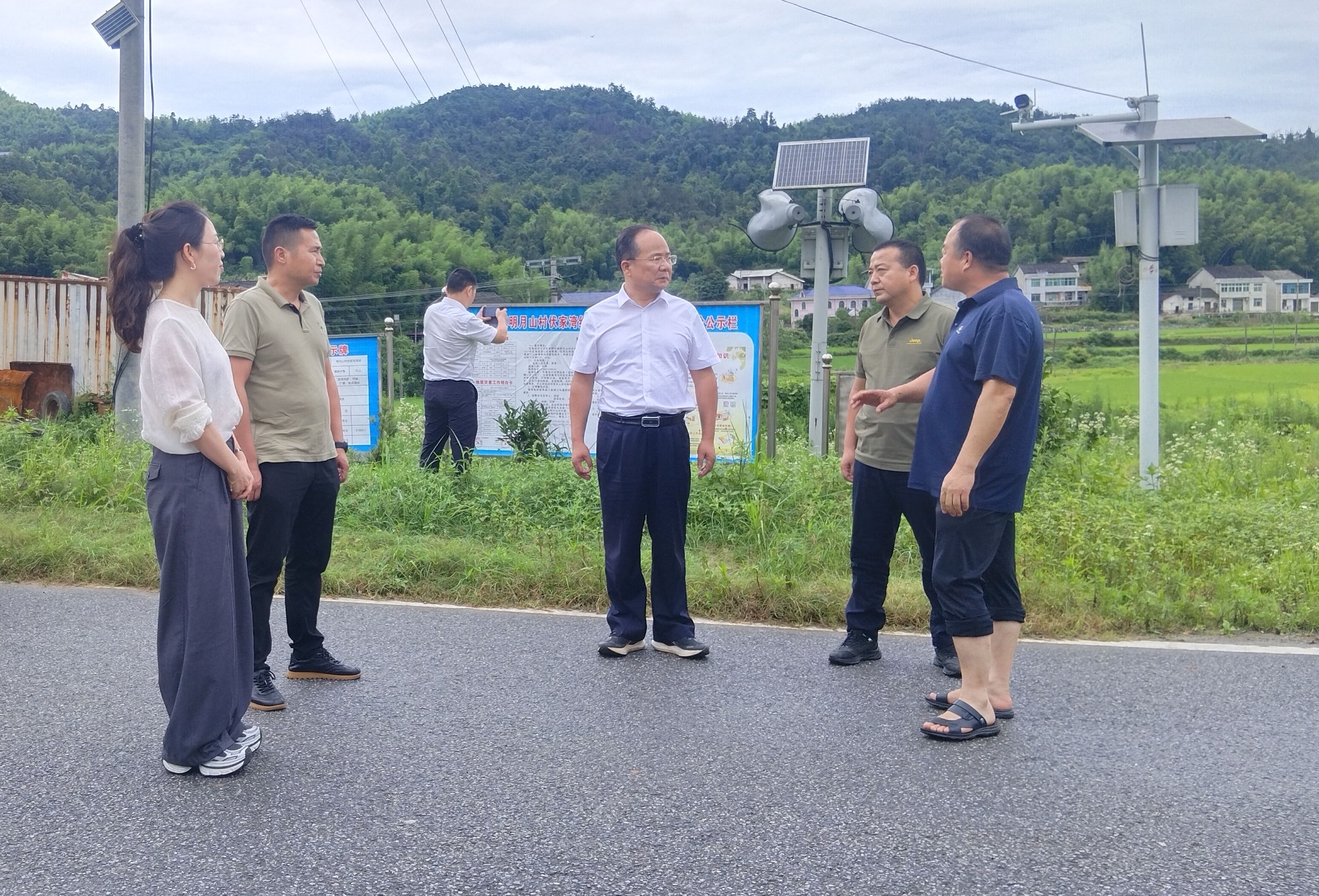 谢运策来汨罗督导检查防汛救灾工作